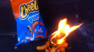 Cheetos em chamas.